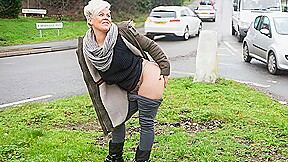 Can Everyone See my Pussy? Shameless Bree Branning Flashing and Pissing for UK-Flashers