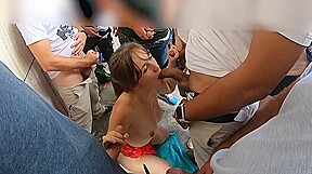 un excellent bukkake avec plein de bites