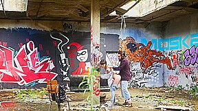 j adore me mettre a genoux pour aspirer sa queue