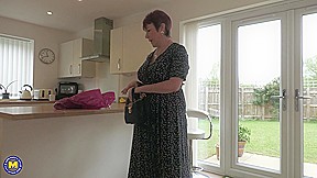 Cougar Layla Bird Loves To Play With Her Brand New Toy – MatureNl