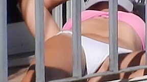 beautiful neighbor cameltoe