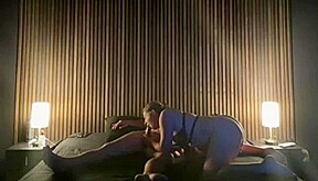 il me fait du bien dans la pénombre de la chambre