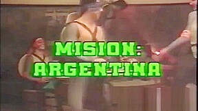 Parejita argenta cogiendo duro en el sex shop