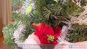 Lily Moon Rubs Her Horny Pussy in Front of the Christmas Tree – Lily Moon – 18eighteen