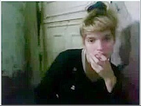 Rica argentina escondida en el water muestra por la web camera