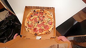 Nikas Delivery Fuck With Pizza Delivery Man – Discover4k