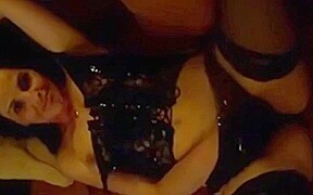 elle se caresse avant de me sucer