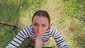 il me sexe a fond dans le bois