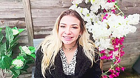 Siena, 27 years old, care assistant in Toulouse! – Jacquie et Michel TV