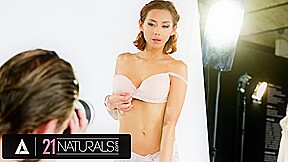 21 NATURALS – From Lens to Lust – Veronica Leal s Tight Ass Meets Vince s Big Cock