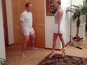 bailarina ballbusting 1