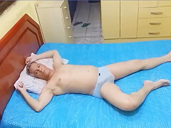 Descansando Gostoso Com o Pau Duro 002