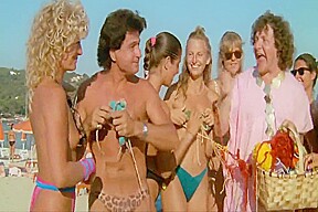 Filles Sexy On Se Calme Et On Boit Frais A St Trop