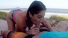 Gata Fode Em Publico Na Beira Da Praia Para Obter Ajuda Pra Desatolar O Carro Pernocas – Joy Cardozo 11 Min – Sumaya Ganesha