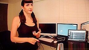 Girls cat fight over remote control Fifi Foxx and Nyxon body controlled