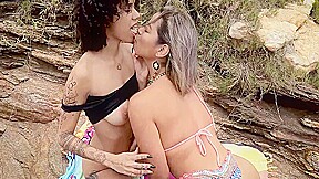 Inedito ! Primeira Experiencia Com Uma Garota Das Duas Delicias Mari E 7 Min With Mih Ninfetinha