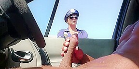 le jeu de la policiére salope