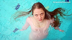 Redhead Simonna Showing Her Body Underwater