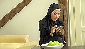 Steve Q & Wanessa Sweet in Muslim Girl Caught Texting Another Guy Gets Hammered – Porncz