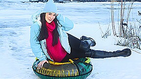 Amelia Ost makes her Freezing Fingers all Warm and Moist at Perfect18