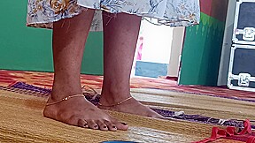 candid asian feet in train | candid soles close ups