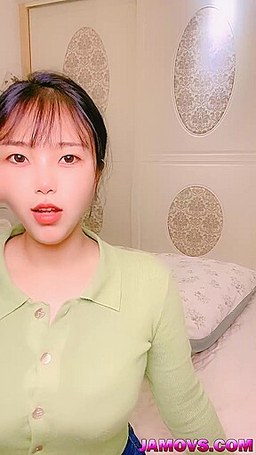 Dogstyle sex with a hot Asian babe.