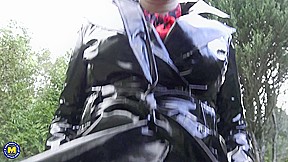 Sexy Hairy Wanilianna Loves To Masturbate Until She Squirts! – MatureNl