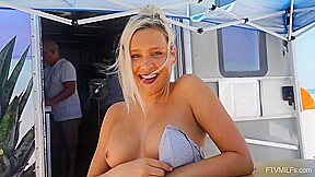 Blonde milf is posing naked on the beach, because it excites her more than anything else