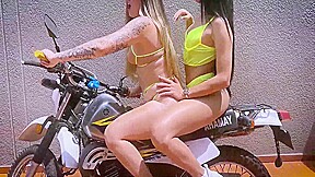 Sara Blonde – Y Ambar Prada Muy Cachondas Se Roban Moto Que Es Usada Por El Cartel De Medellin 7 Min
