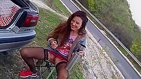 elle se baise a la boule de remorquage elle se pisse dessus