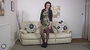 Horny British Housewife Fingering Herself – MatureNL