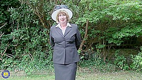 Mature Lady Fucks Herself With A Big Dildo – MatureNL