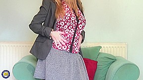 Mature Lady Showing Off Her Big Tits – MatureNL