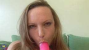 Sexy Milf Plays With Herself – MatureNL